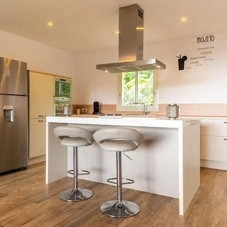 Maison Vue Et Maquis