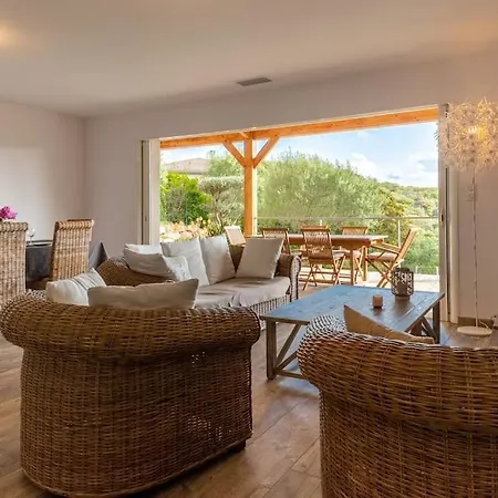 Maison Vue Et Maquis