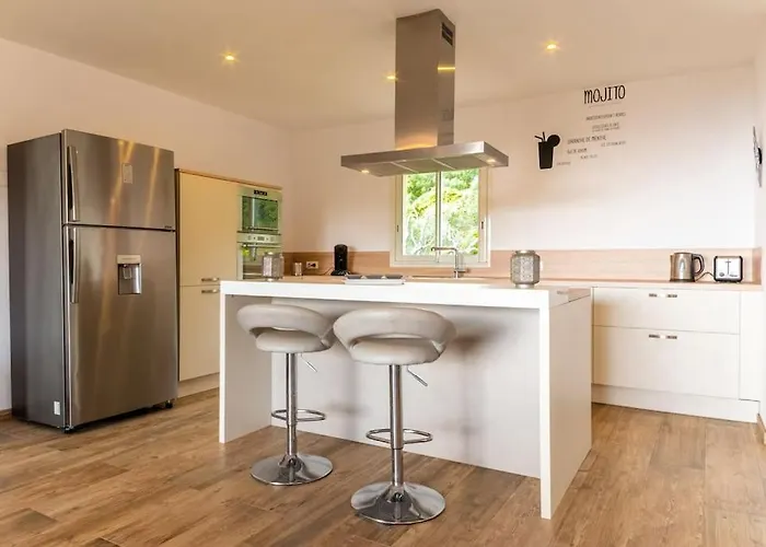 Maison Vue Et Maquis