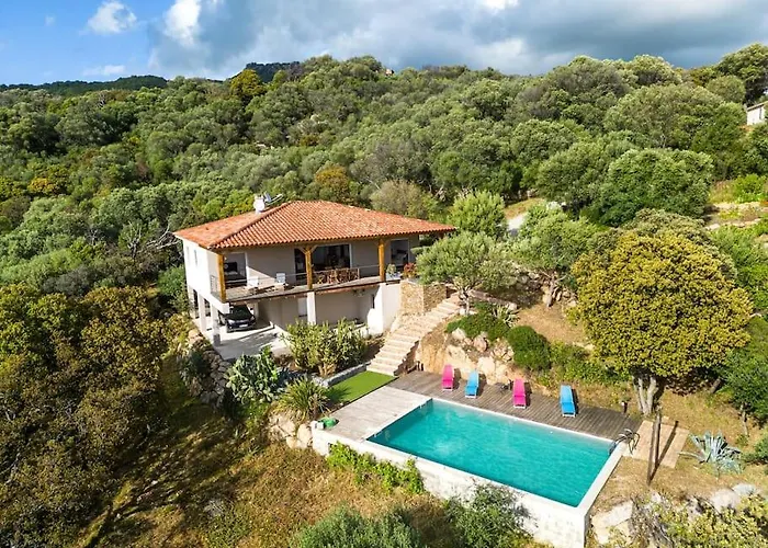 Maison Vue Et Maquis